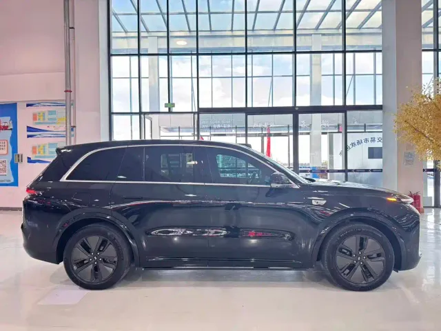 Li Auto L8 — Фото автомобиля 8