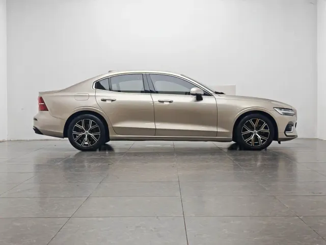 Volvo S60 — Фото автомобиля 11