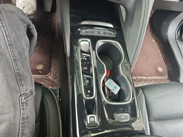 Buick Envision Plus — Фото автомобиля 10