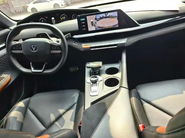 Changan Changan UNI-V 2022 1.5T Sport Edition — Фото автомобиля 7