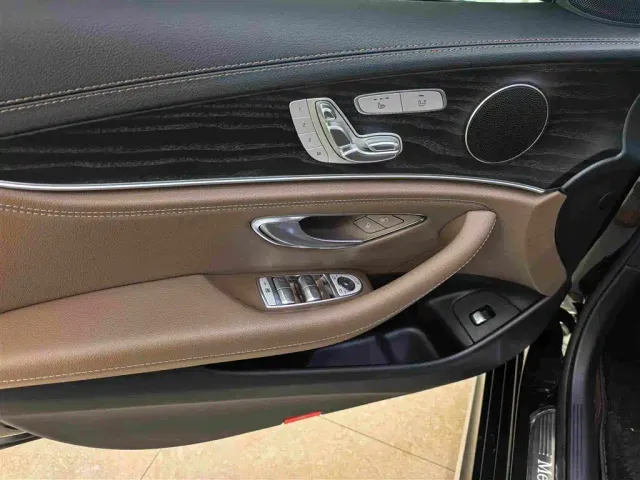 Mercedes-Benz E-Class — Фото автомобиля 10