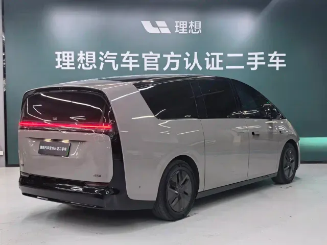 Li Auto MEGA — Фото автомобиля 3