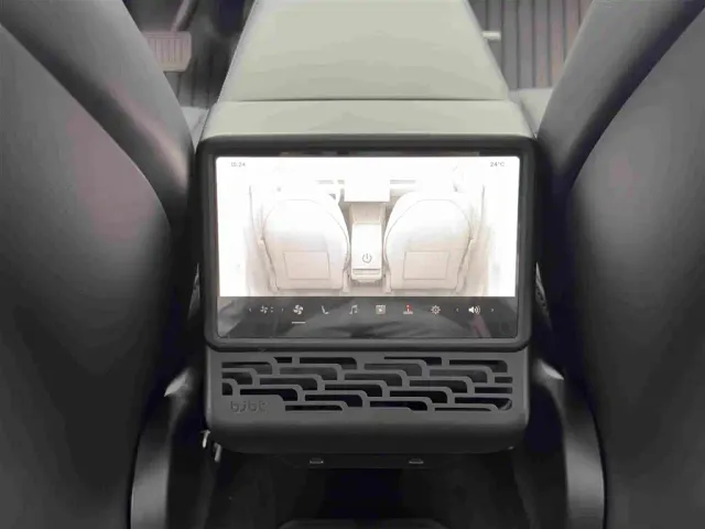 Tesla Model Y — Фото автомобиля 14