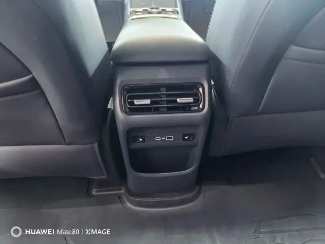 Geely Galaxy Starship 7 EM-i — Фото автомобиля 10