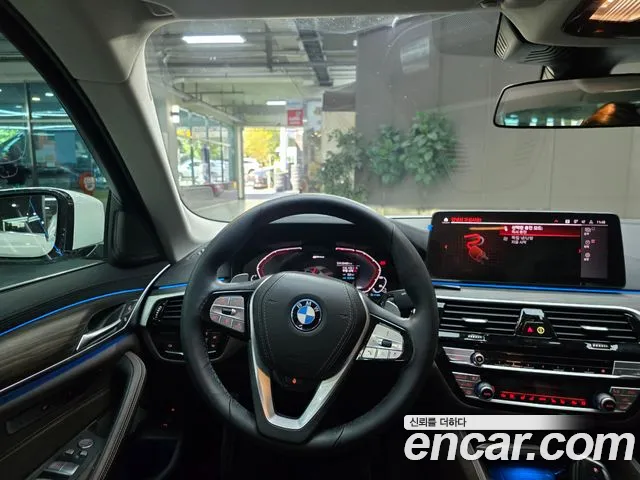 BMW 5 Series G30 — Фото автомобиля 14