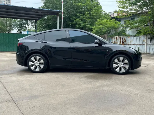Tesla Model Y — Фото автомобиля 7