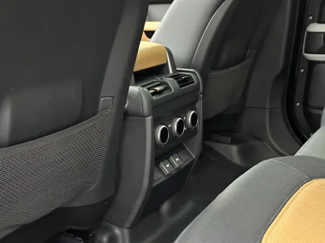 Land Rover Defender — Фото автомобиля 16