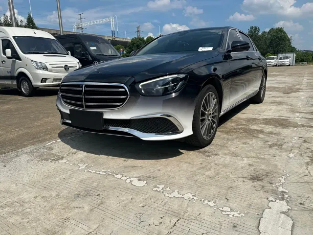 Фотография автомобиля — Mercedes-Benz E-Class