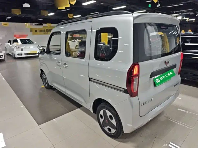Wuling Zhiguang NEV — Фото автомобиля 4