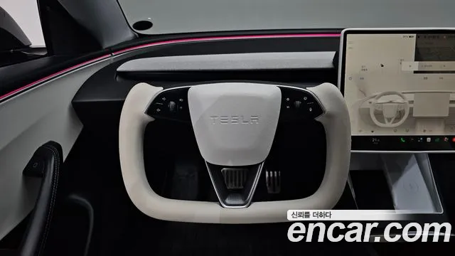 Tesla Model 3 — Фото автомобиля 12