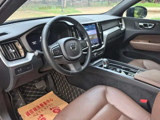 Volvo Volvo XC60 2022 B5 AWD R-Design — Фото автомобиля 9