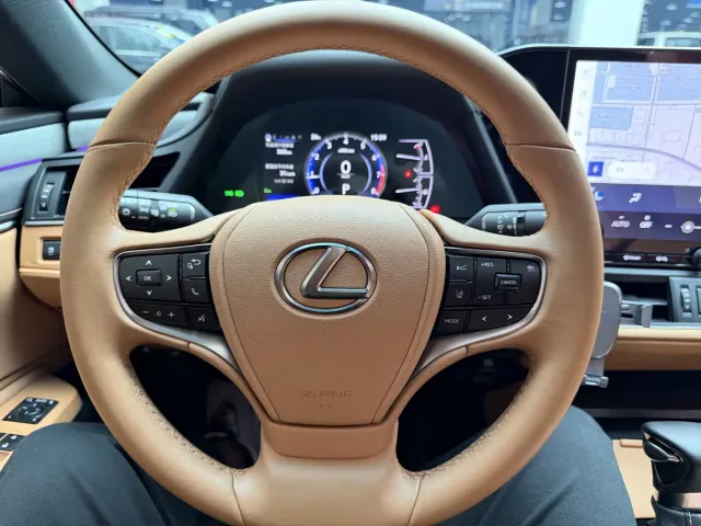 Lexus ES — Фото автомобиля 14