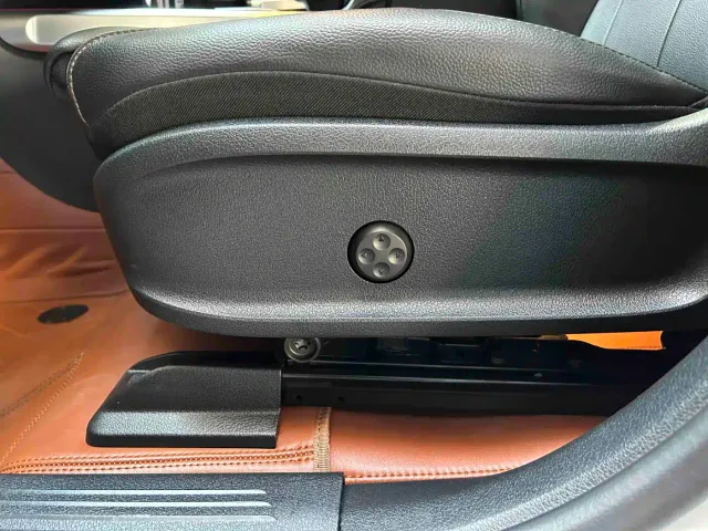 Mercedes-Benz EQB — Фото автомобиля 11