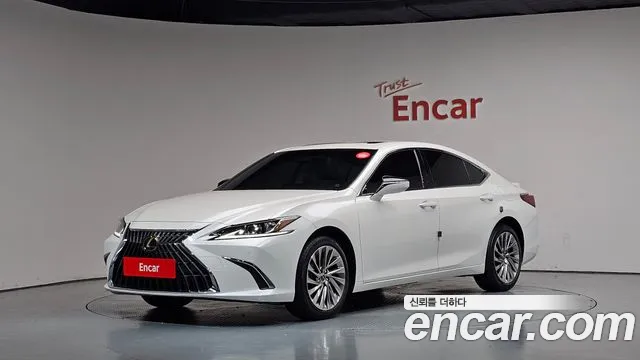 Фотография автомобиля — Lexus ES Generation 7