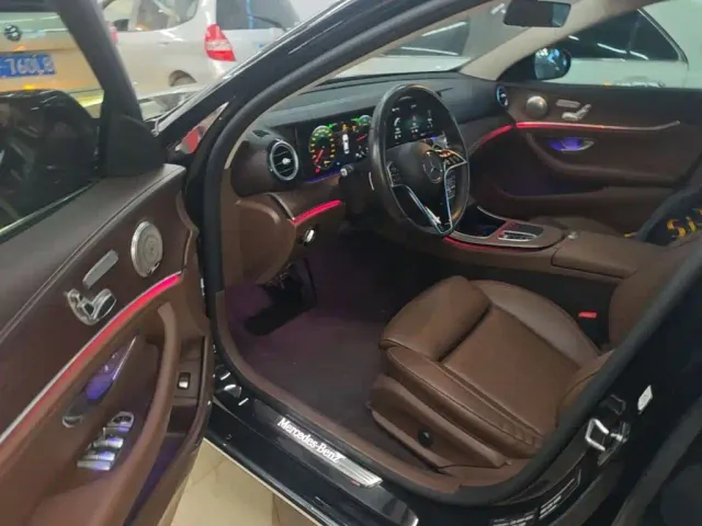 Mercedes-Benz E-Class — Фото автомобиля 14