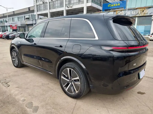 Li Auto L8 — Фото автомобиля 9