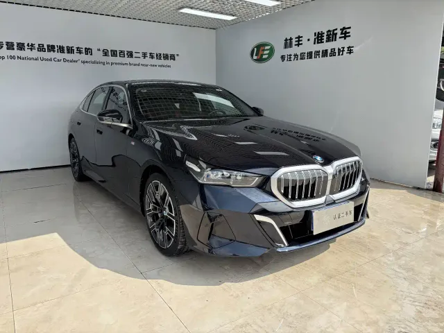 BMW 5 Series — Фото автомобиля 4