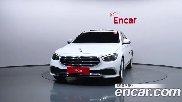 Mercedes-Benz E-Class — Фото автомобиля 3