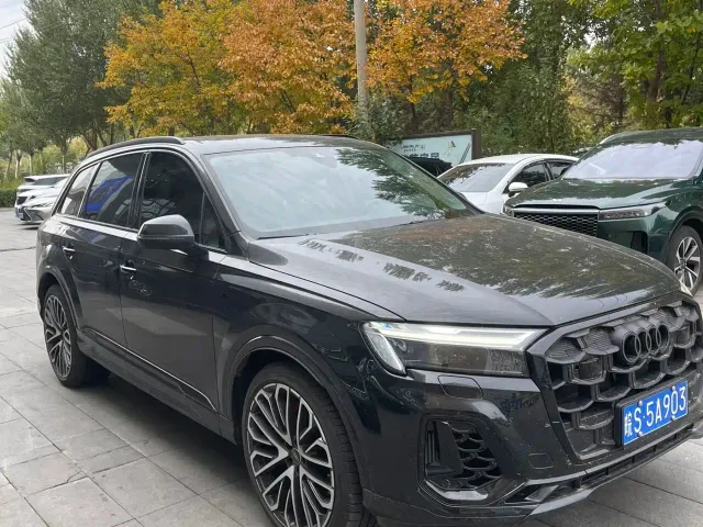 Audi Q7 — Фото автомобиля 3