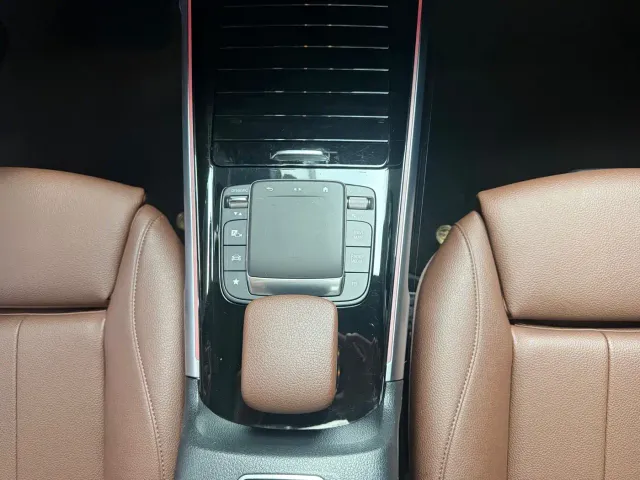 Mercedes-Benz GLB-Class — Фото автомобиля 10