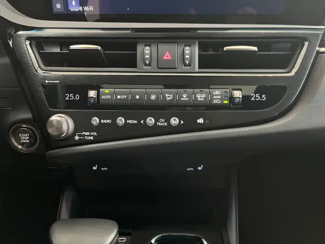 Lexus ES — Фото автомобиля 16