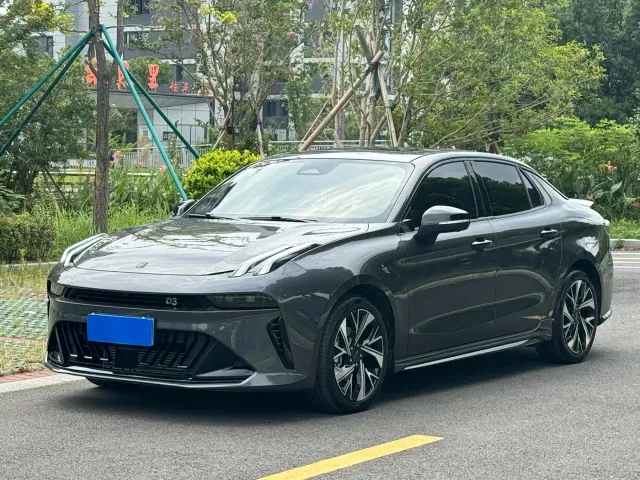 Фотография автомобиля — Lynk & Co 03