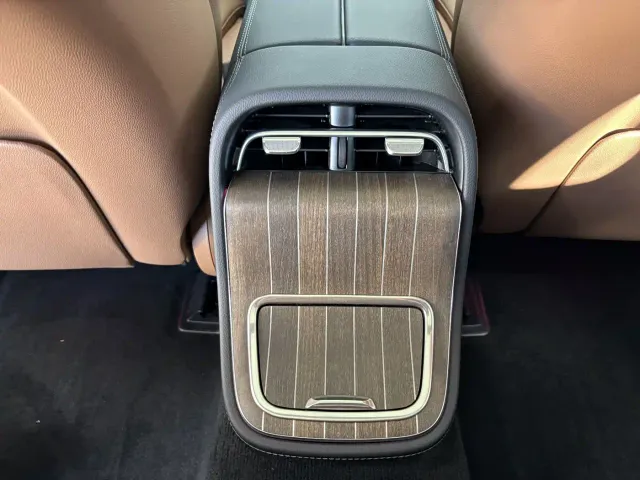 Mercedes-Benz E-Class — Фото автомобиля 19