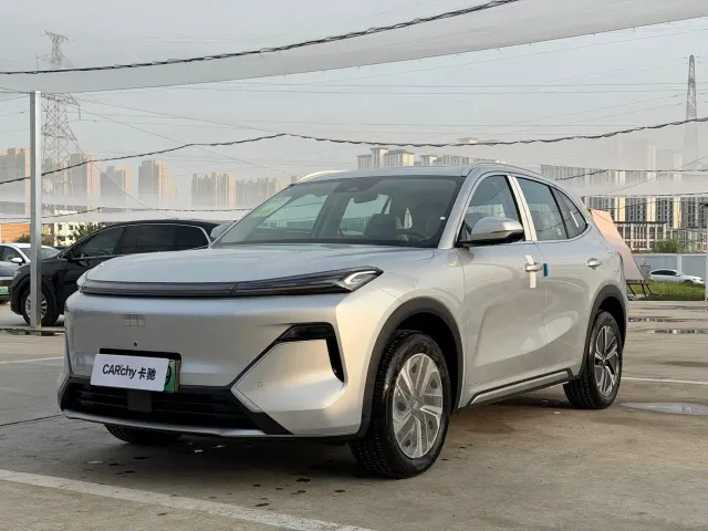 Фотография автомобиля — Geely Galaxy Starship 7 EM-i
