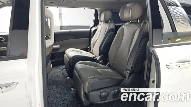 Kia Canival — Фото автомобиля 11