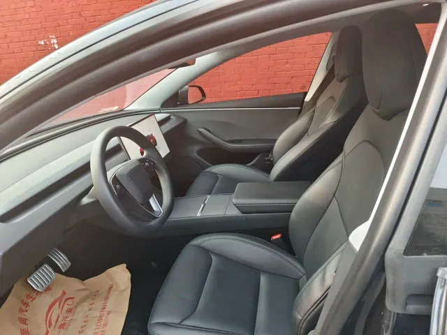 Tesla Model 3 — Фото автомобиля 7