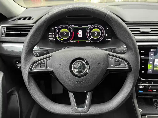 Skoda Superb — Фото автомобиля 8