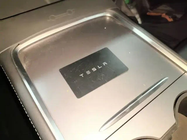 Tesla Model Y — Фото автомобиля 8