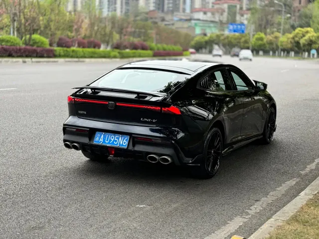 Changan UNI-V — Фото автомобиля 5