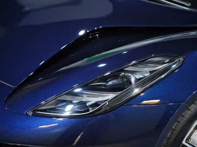 Lotus Emira — Фото автомобиля 8