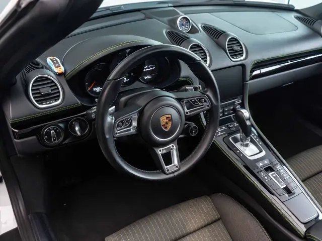 Porsche 718 — Фото автомобиля 10