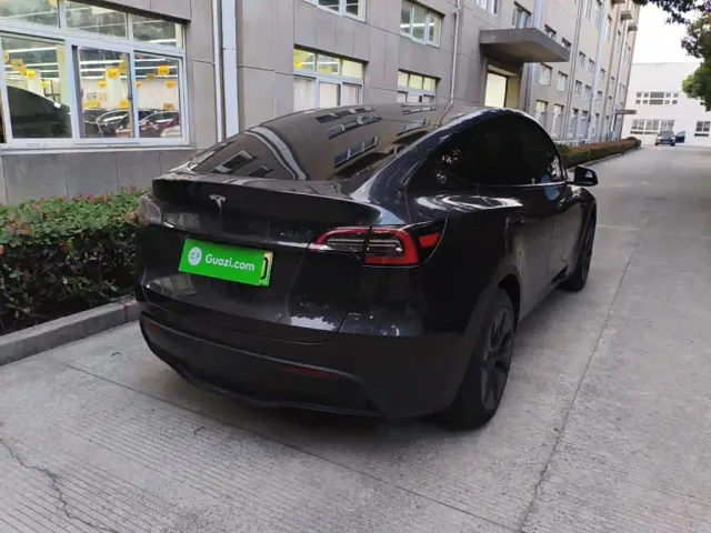 Tesla Model Y — Фото автомобиля 6