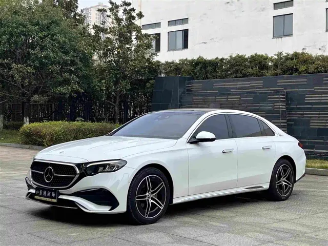 Фотография автомобиля — Mercedes-Benz E-Class