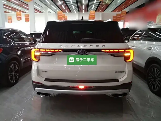 Ford Explorer — Фото автомобиля 5