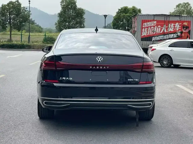 Volkswagen Passat — Фото автомобиля 5