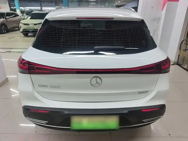 Mercedes-Benz EQA — Фото автомобиля 5
