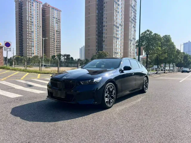Фотография автомобиля — BMW 5 Series