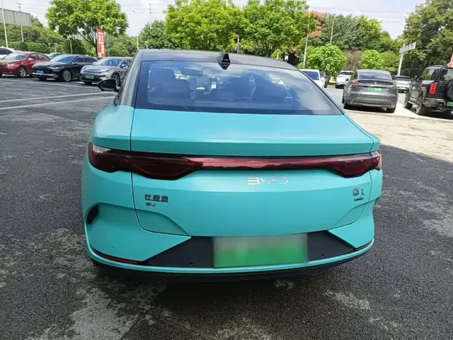 BYD Qin L — Фото автомобиля 5