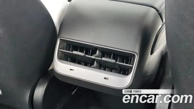Tesla Model Y — Фото автомобиля 19