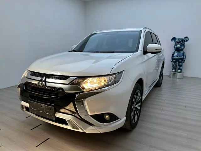 Фотография автомобиля — Mitsubishi Outlander