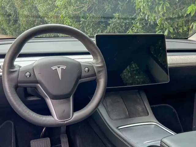 Tesla Model Y — Фото автомобиля 8