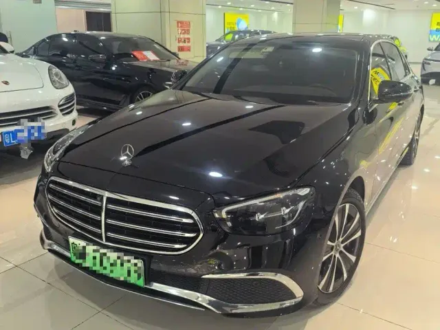 Фотография автомобиля — Mercedes-Benz E-Class
