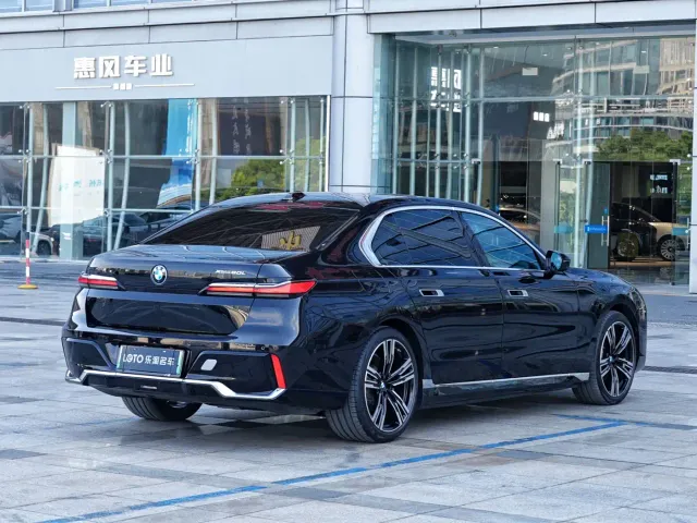 BMW i7 — Фото автомобиля 5