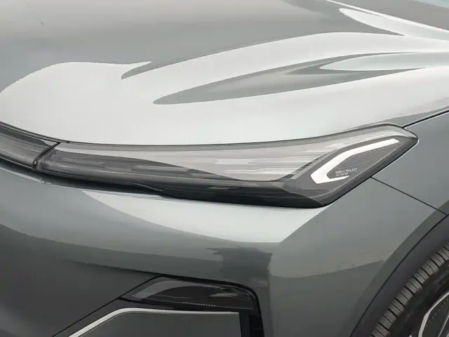 Geely Galaxy Starship 7 EM-i — Фото автомобиля 15
