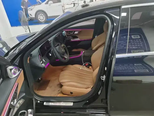Mercedes-Benz E-Class — Фото автомобиля 5