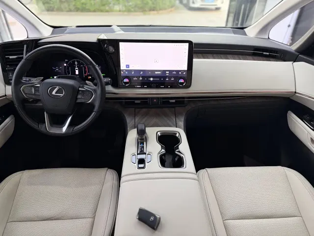 Lexus LM — Фото автомобиля 11